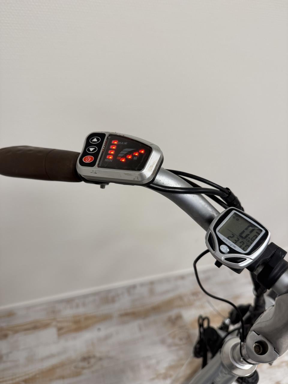 Sterke Elektrische dames fiets E-Cult 420Wh Accu E-bike 52CM