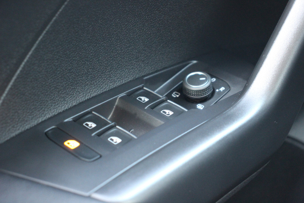 Volkswagen T-cross 1.0 tsi style | navi | acc | stoelverwarming | vir. cock