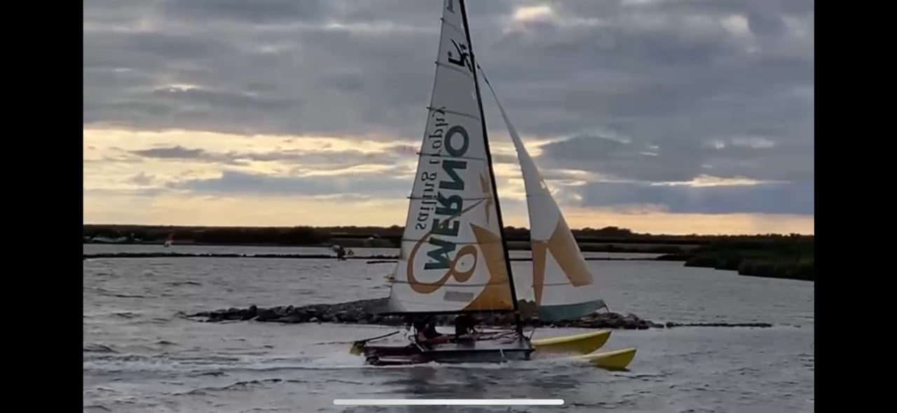 Hobie Cat 16 catamaran met wegtrailer