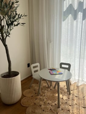 KidKraft Kinder Tafeltje met 2 Stoeltjes – Beige (geverfd)