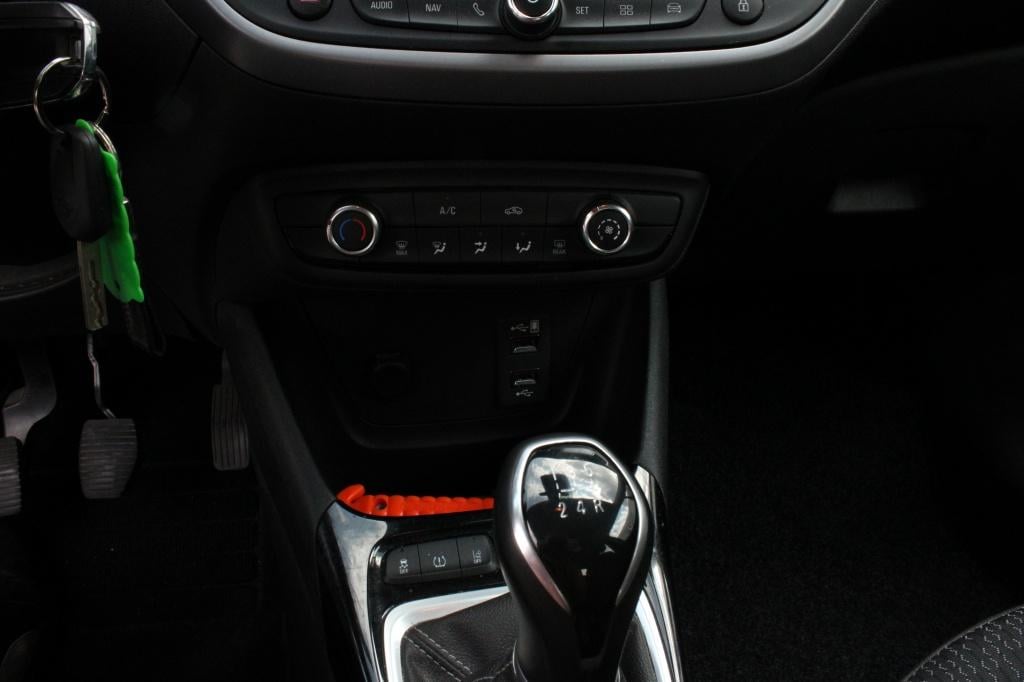 Opel Crossland X deuk in rechter voors 1.2 edition