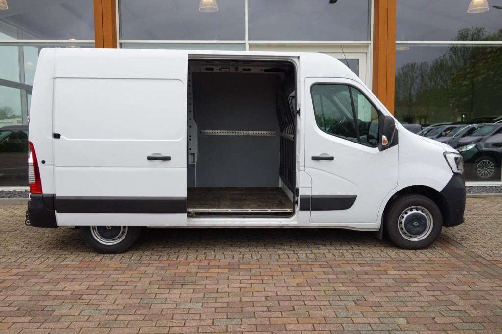 Renault Master t33 2.3 dci 135 l2h2 met laadklep