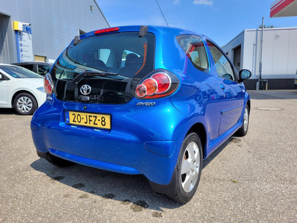 Toyota Aygo 1.0-12v dynamic blue airco