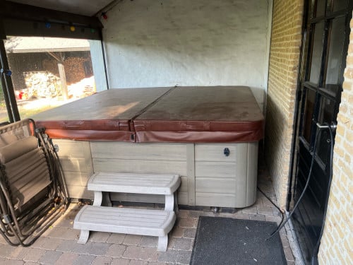 Jacuzzi 4 persoons.
