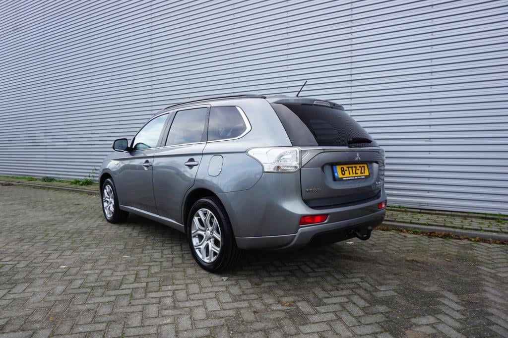 Mitsubishi Outlander 2.0 phev executive edition automaat - navi / cruise / 