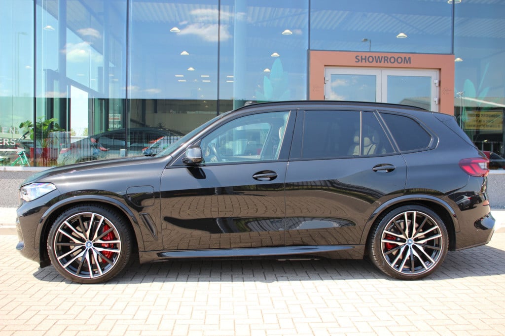 BMW X5 xdrive45e high executive m-sport | pano | luchtvering | 360 camera |
