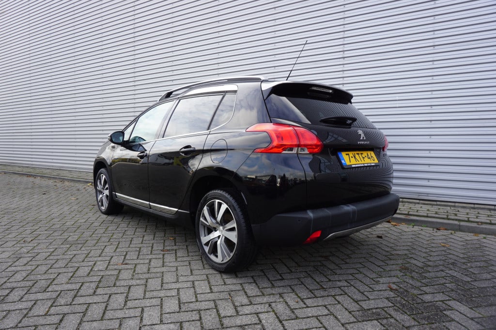Peugeot 2008 1.6 vti féline airco / navi / cruise / pano / leder / parkeers