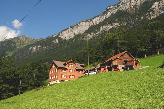 TE HUUR: vak. woning "Weid" Isenthal, Zwitserland