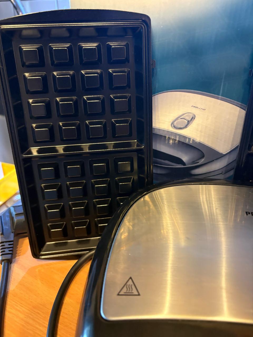 Nieuw: Tosti- Wafelijzer. Nooit gebruikt.