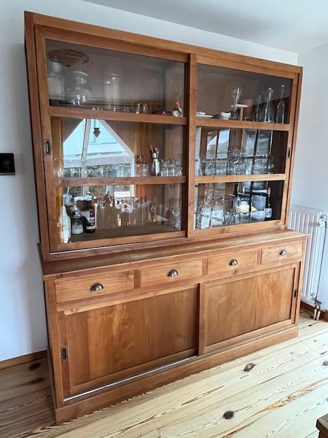 Grote houten buffetkast