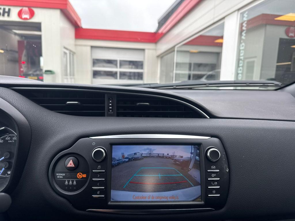 Toyota Yaris 1.5 hybrid bi-tone plus