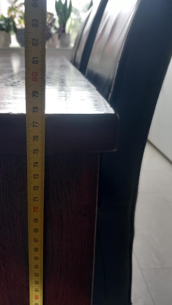 Grote gezellige hardhouten tafel, gratis