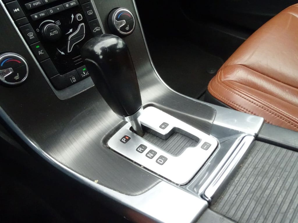 Volvo V60 2.0t momentum automaat | 200 pk | trekhaak