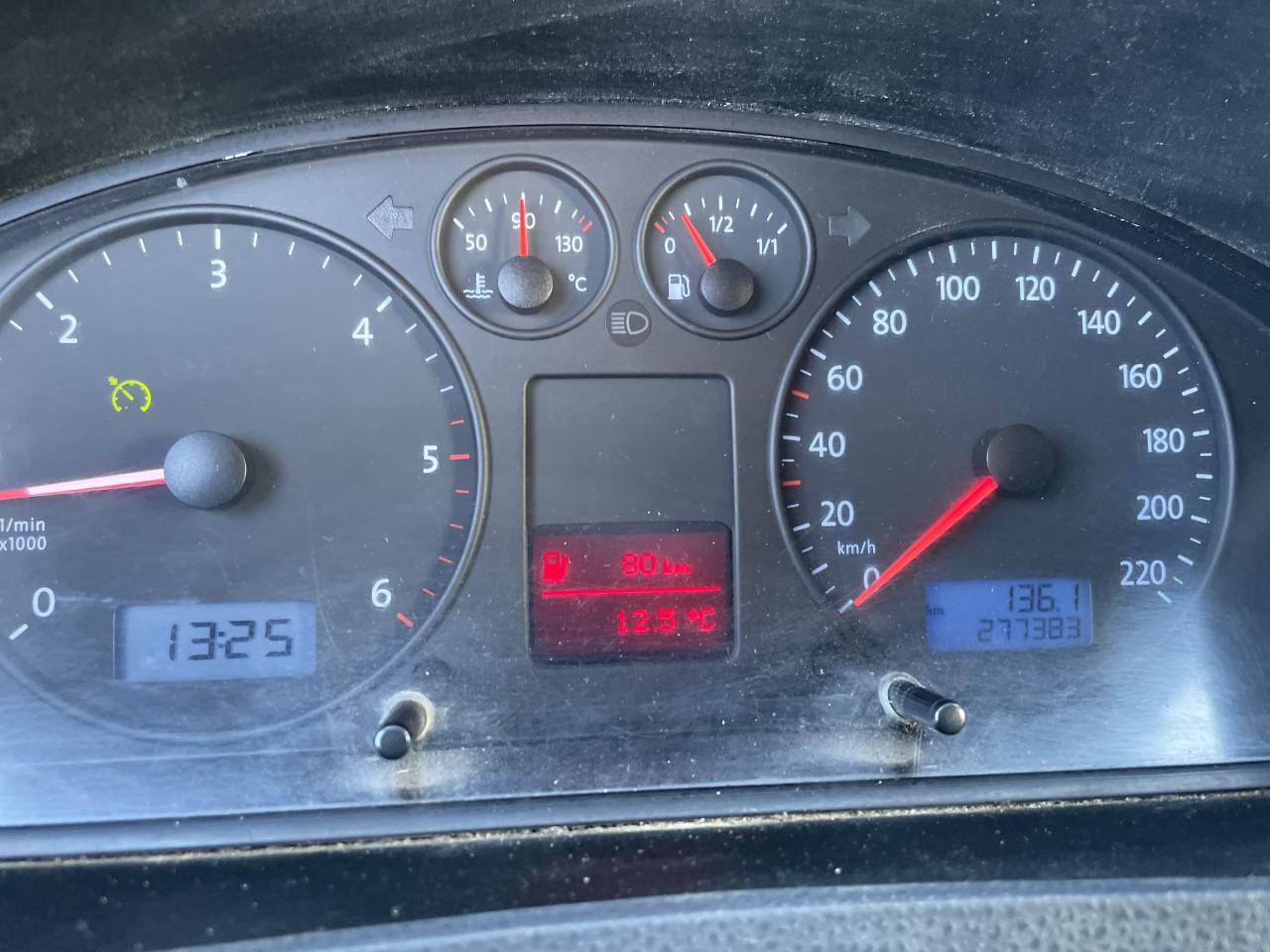 Volkswagen Transporter 2.5 TDI /CARPLAY/CRUISE CONTR/TREKH.