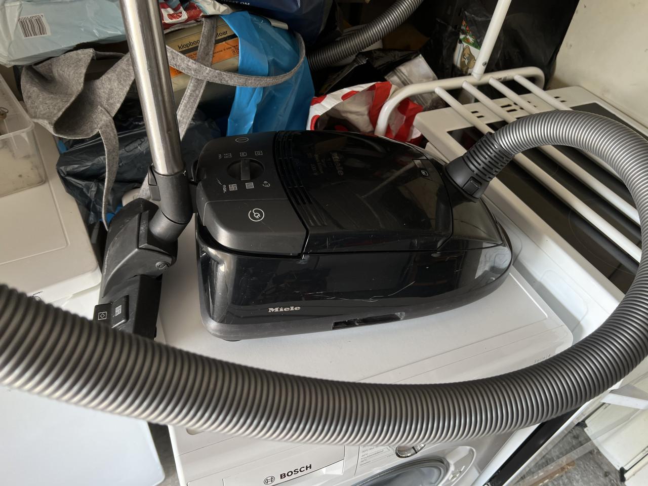 Miele stofzuiger 2000W als nieuw compleet