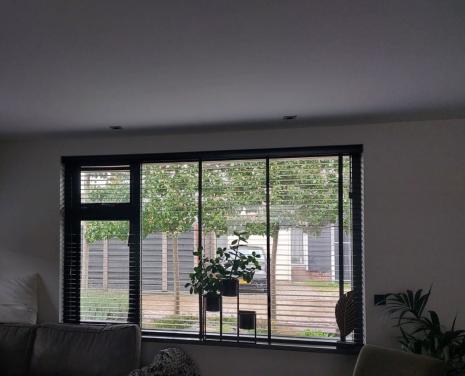 Houten jaloezie zwart 2574 x 1610
