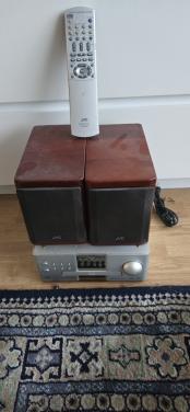 Jvc mini geluids setje cd kom er niet meer uit