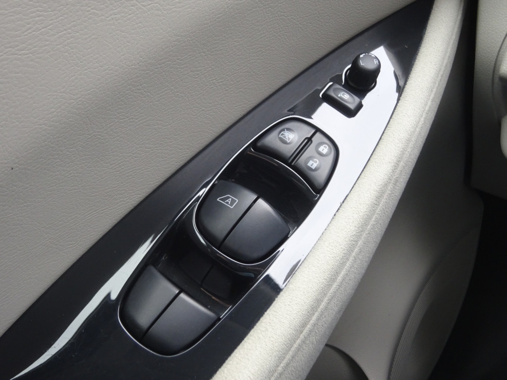 Nissan Leaf base 24 kwh climate / cruise / navi / camera / nap