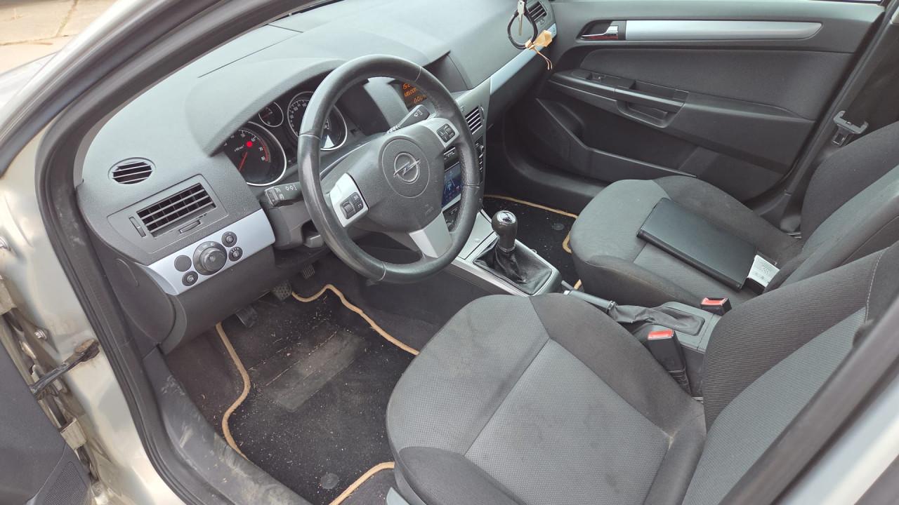 Mooie Opel Astra station met hele jaar APK!!!