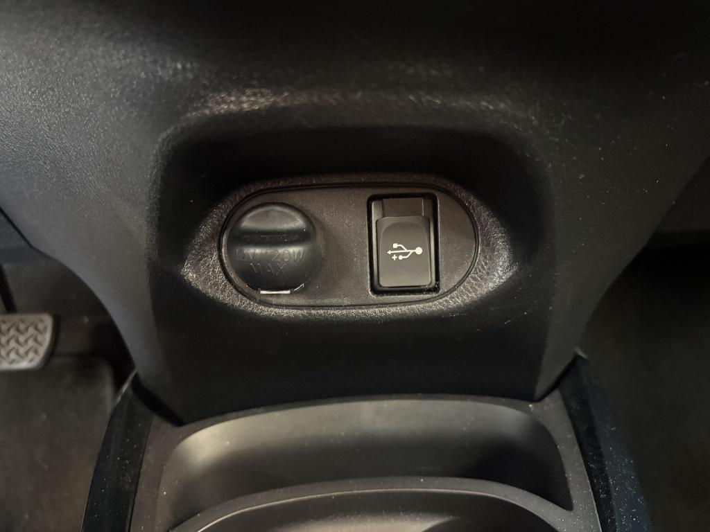 Toyota Yaris 1.5 hybrid bi-tone