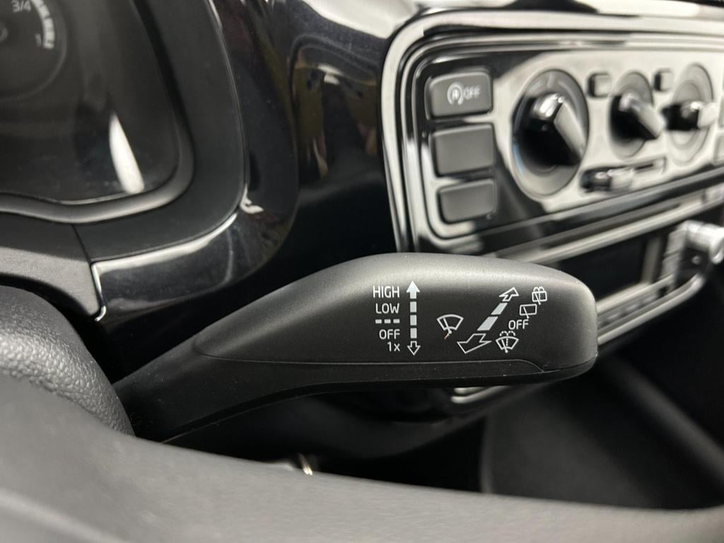 Volkswagen UP! occasion 1.0 move up! bluemotion | zwart | tweedehands volks