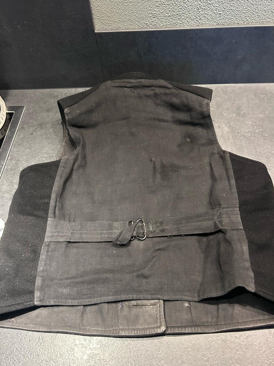 Walcherse klederdracht rok en vest van zwart laken