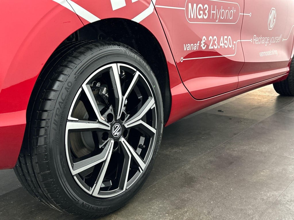 MG Mg3 hybrid+ 1.5 hybrid+ standard | 17'' velgen | camera | apple carplay 
