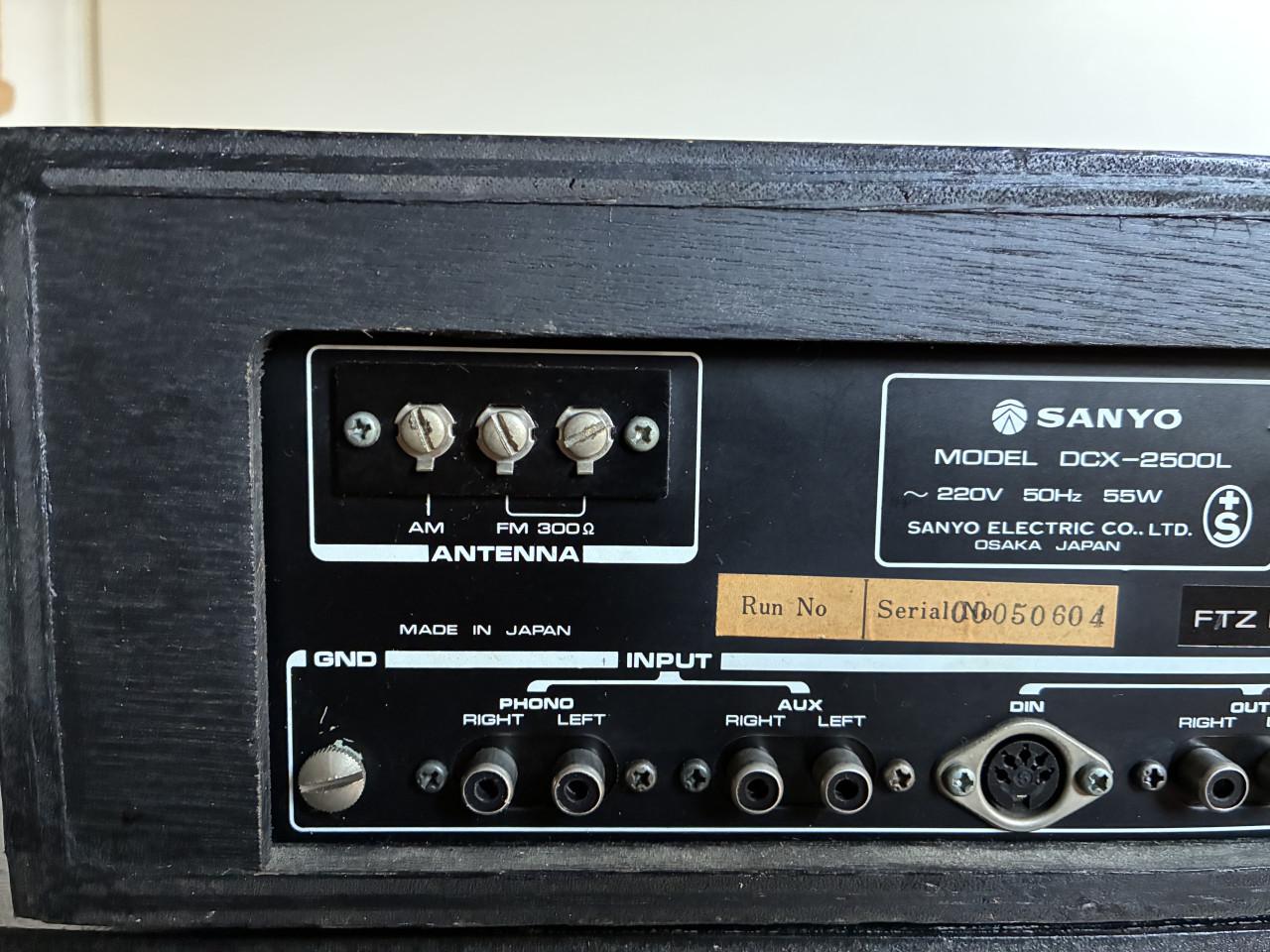 Een perfecte Sanyo tuner/versterker DCX-2500L.