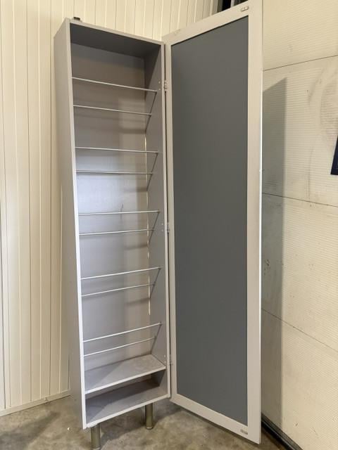 Schoenenkast met spiegel