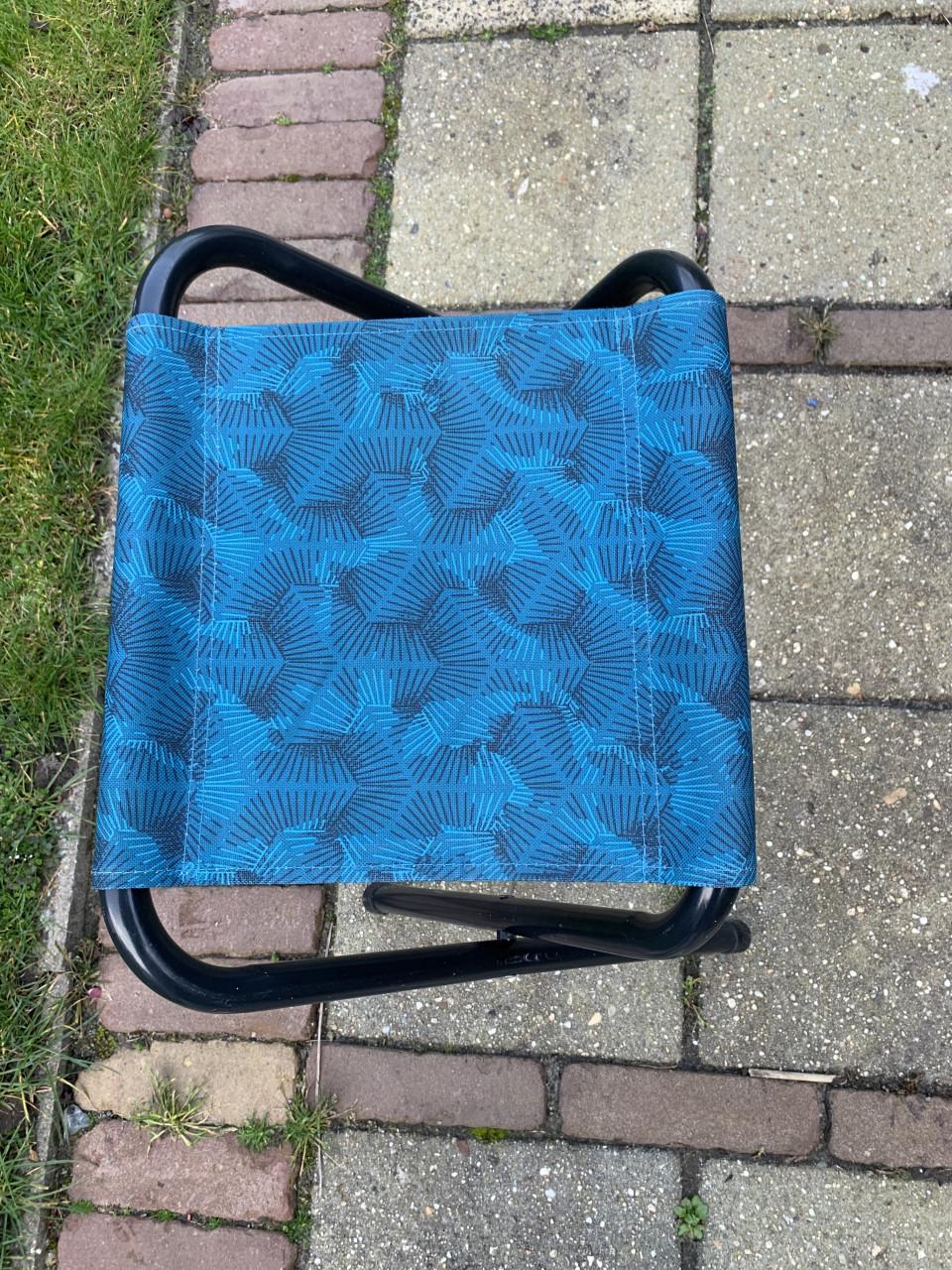 Twee Quechua campingstoelen Met krukje