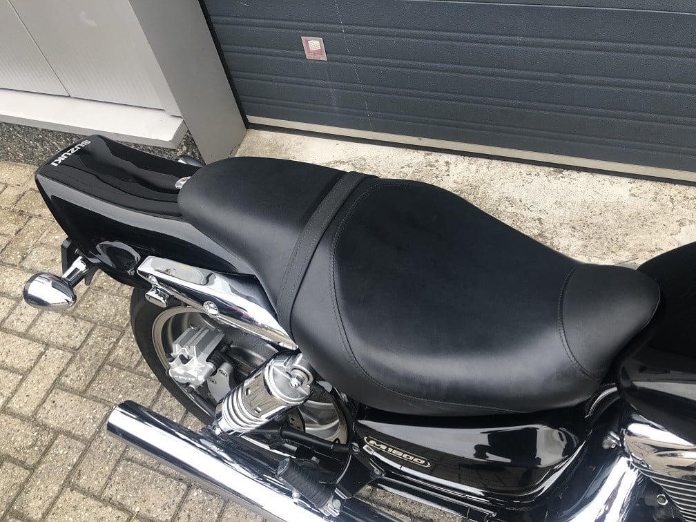 Suzuki VZ1600 Marauder uit 2005 met 28 dkm, mooie dikke cruiser €5250,-