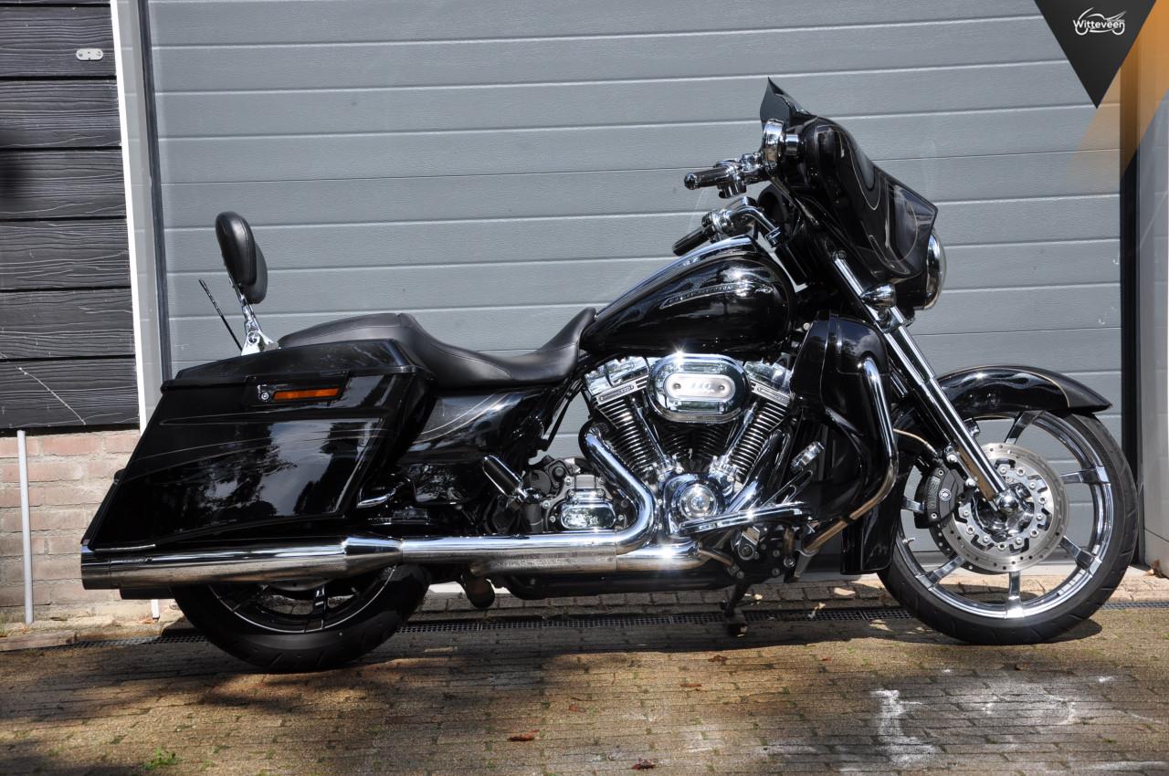 Harley Davidson FLHXSE Street Glide CVO 110 pracht exemplaar!
