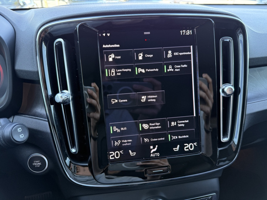 Volvo XC40 t5 262pk recharge ultimate bright| panodak| adap.cruise| trekhaa