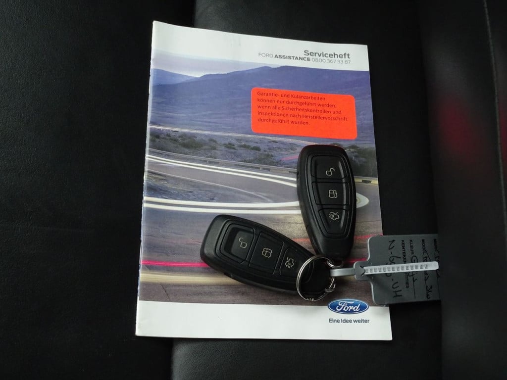 Ford Focus wagon 2.0 st-3 250pk | camera | recaro | 19"