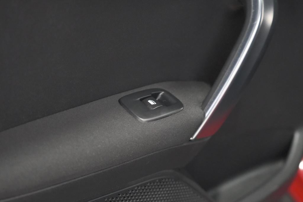 Peugeot 2008 1.2 puretech blue lease executive | all season banden | panora