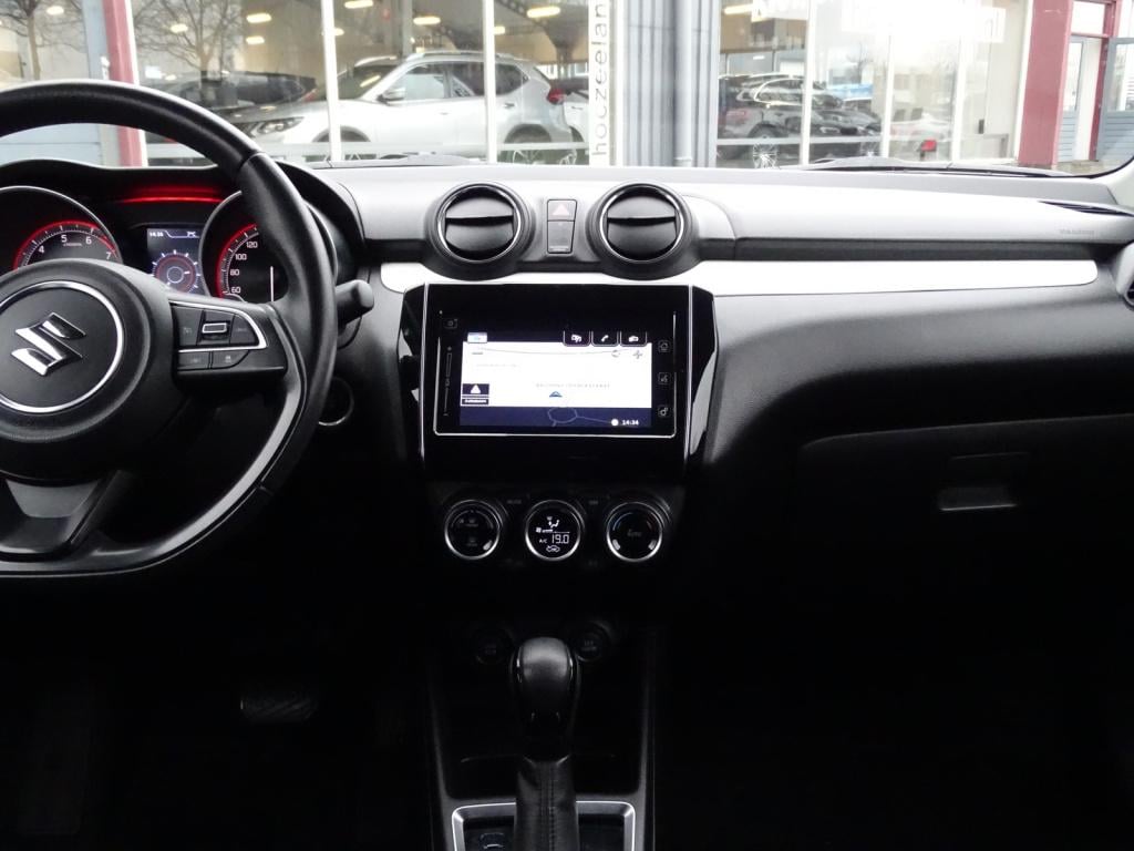 Suzuki Swift 1.0 stijl automaat | stoelverwarming | navi | bluetooth