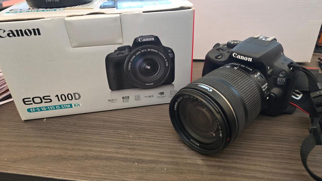 Canon 100d met 18-135mm kitlens - Zeer goede staat!