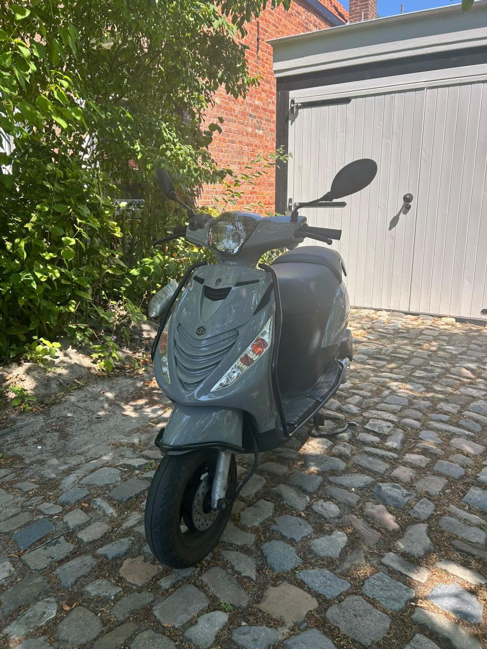 Scooter Piaggio Zip 45 km