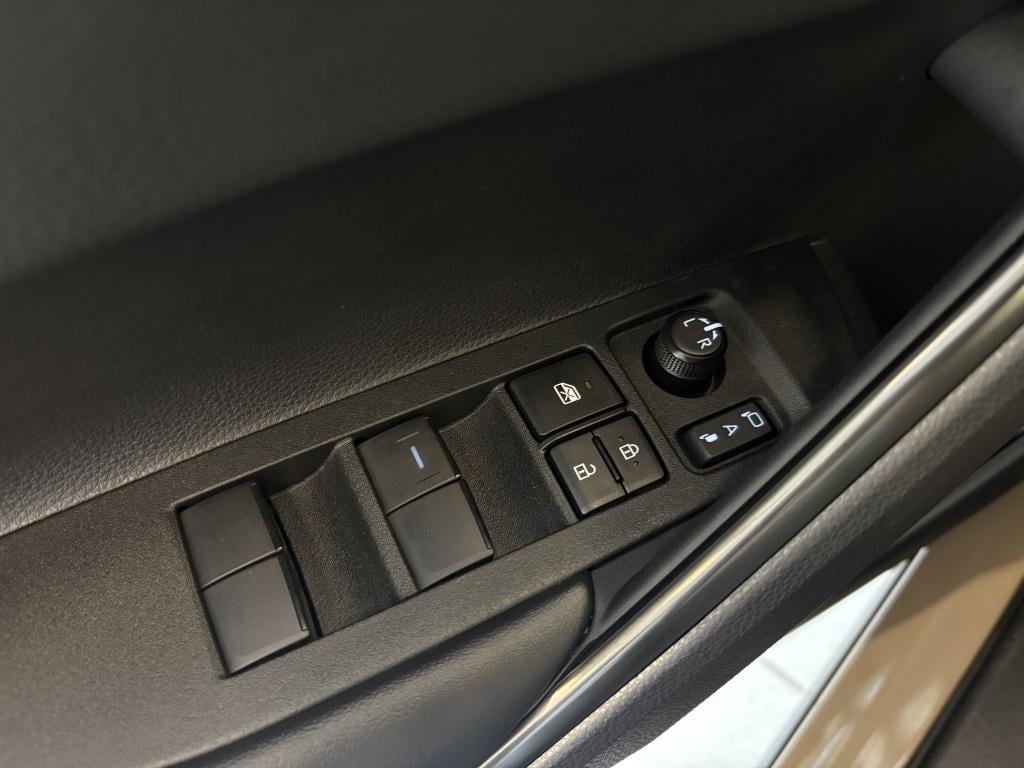 Toyota Corolla Cross hybrid 180 executive | demo | leder |