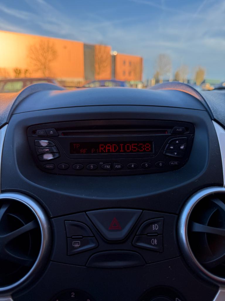 Ford KA 1.2 - titanium - airco