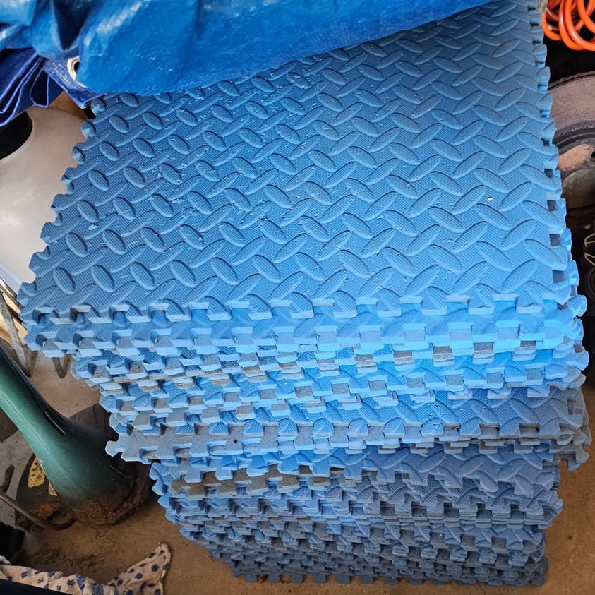 Zwembad met allerlei accessoires