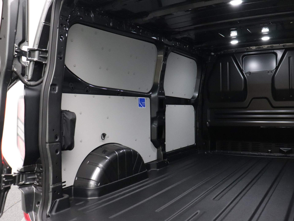 Ford Transit Custom 300 2.0 tdci l2h1 limited 136 pk | navigatie | 17"licht