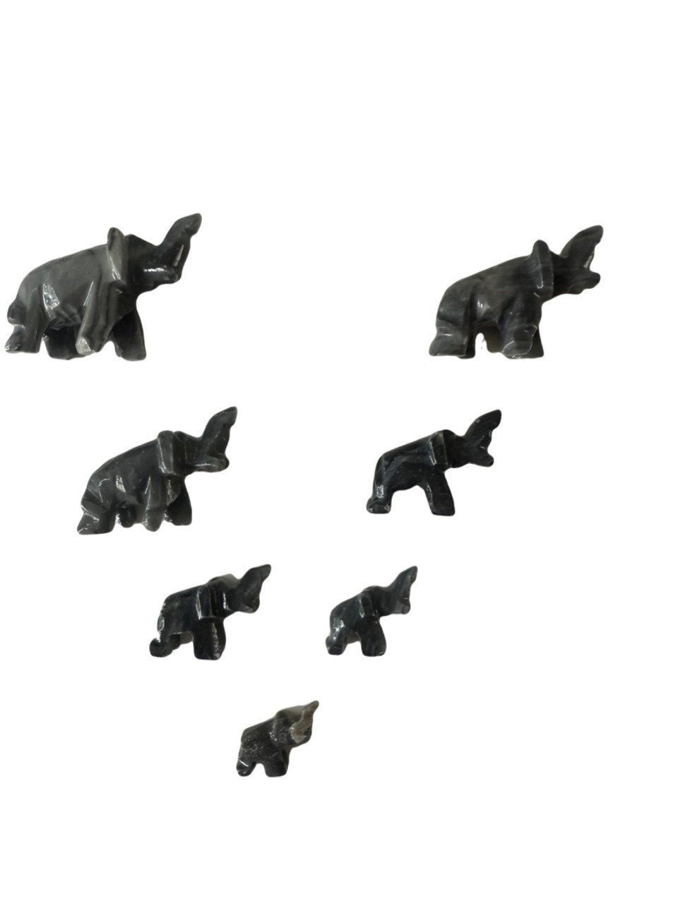 Set van 7 onyx olifantjes.