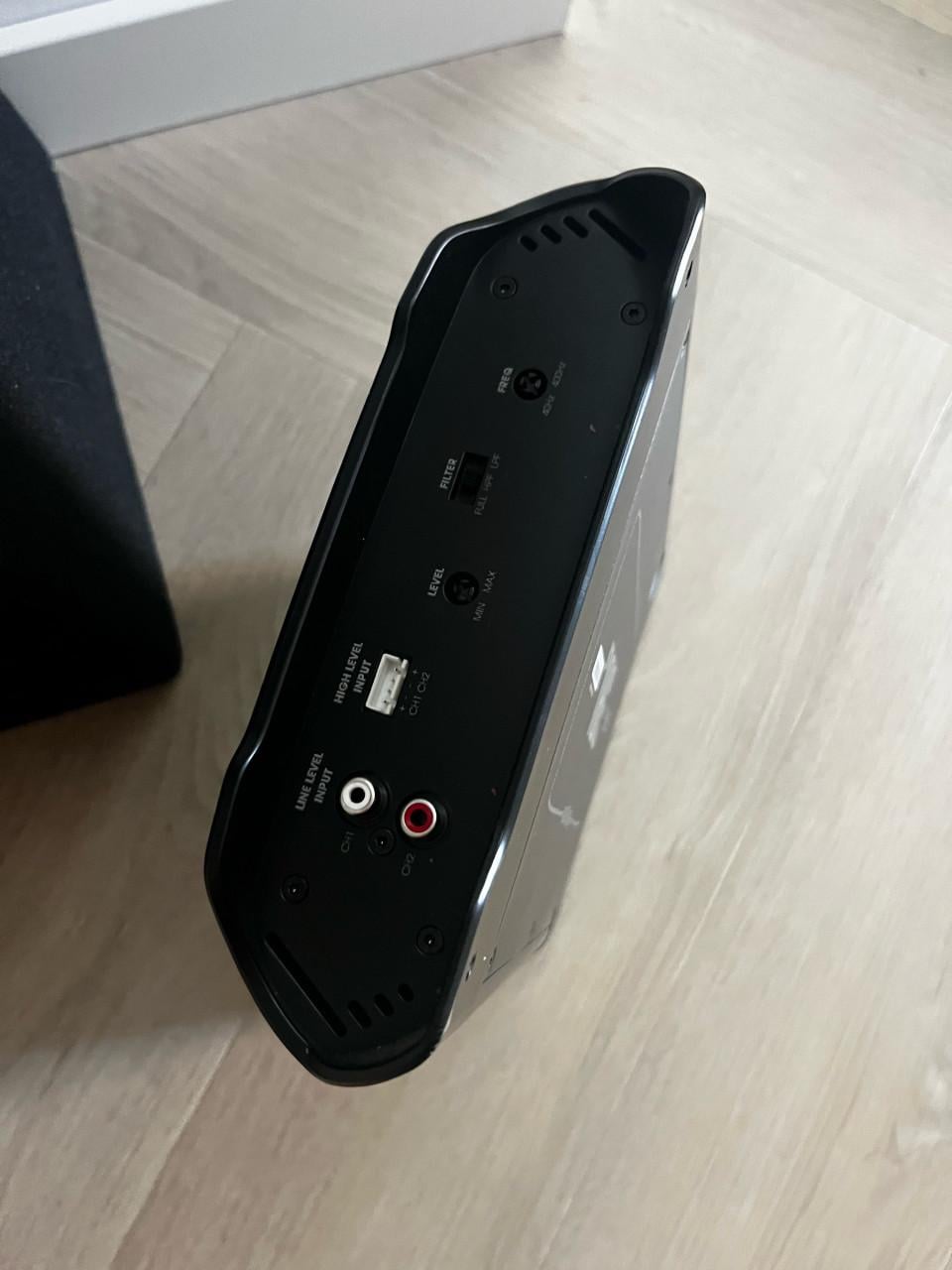 JBL Subwoofer en versterker