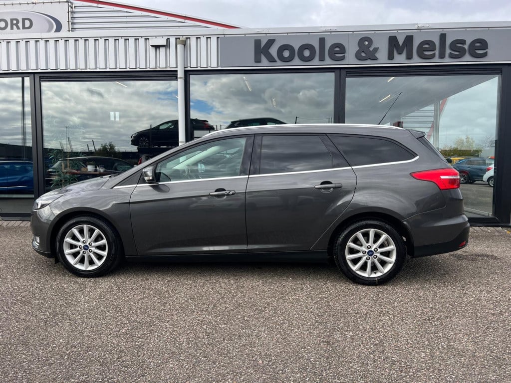 Ford Focus 1.0 ecoboost 125pk titanium , trekhaak , prijs incl nieuwe distr