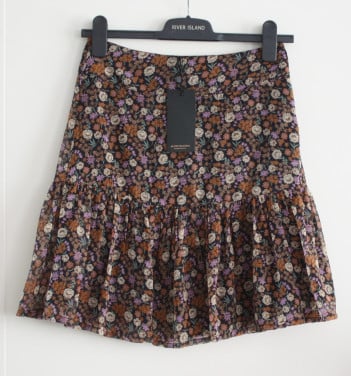 Nieuwe zwarte roke met kleurige bloemenn print maat s