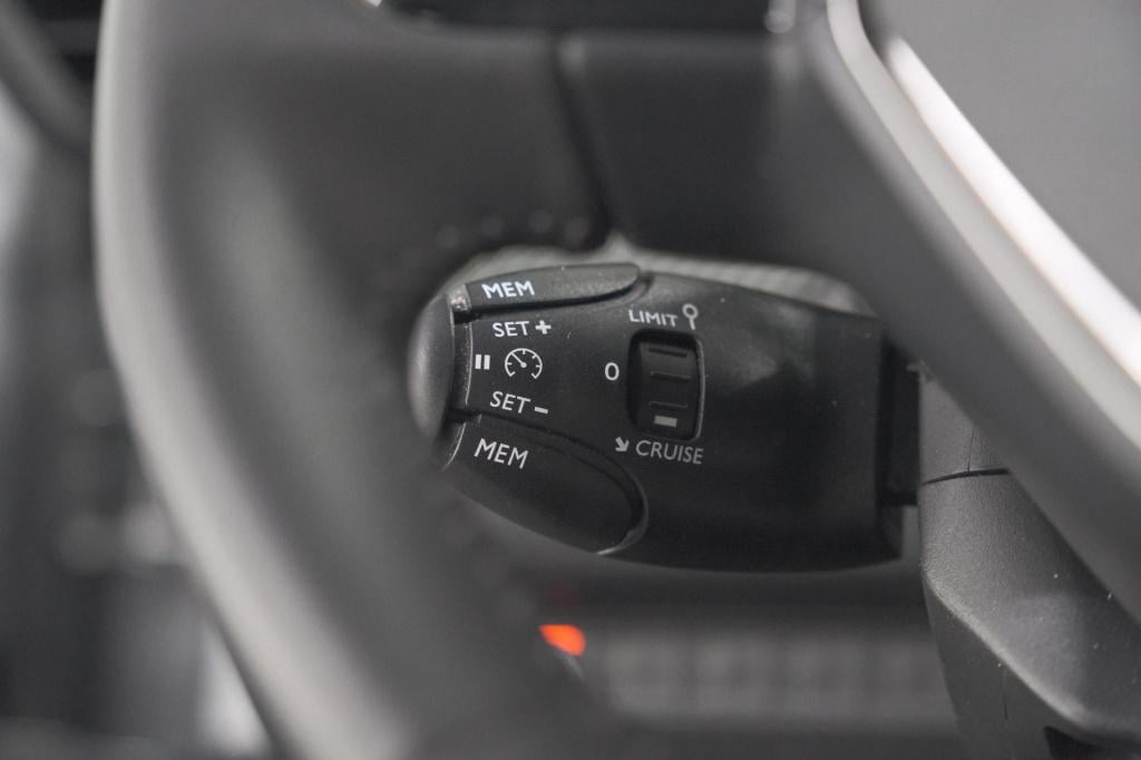 Peugeot 208 puretech 100 eat8 allure pack | camera | navigatie | apple carp