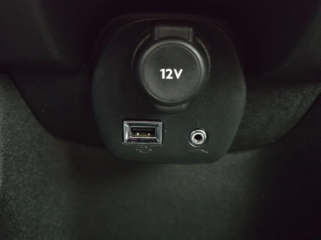 Peugeot 108 occasion in zwart met airco en bluetooth connecten | tweedehand