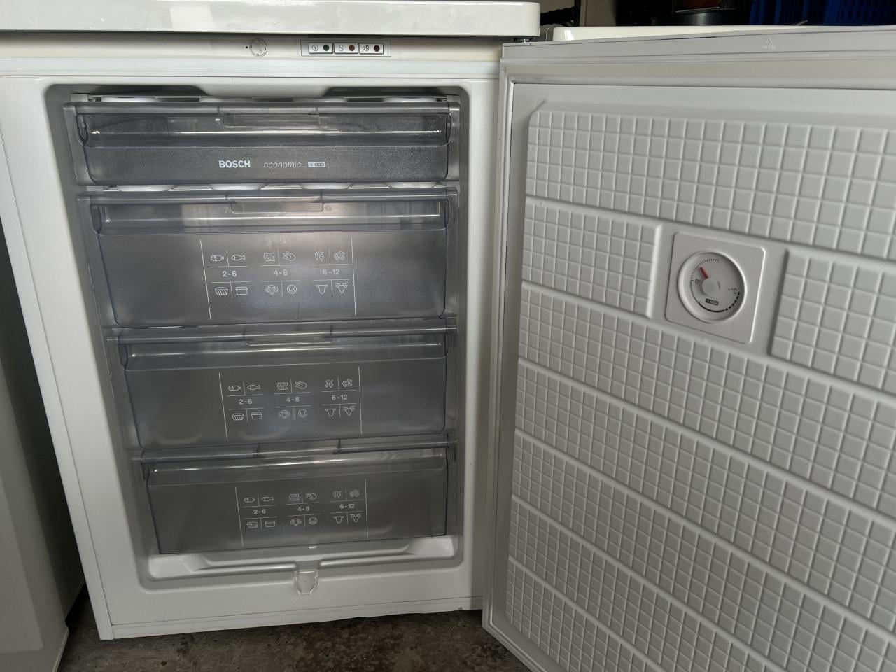 Bosch 4 laden vrieskast 85x60 cm 120 liter klasse A+ vriezer 85x60 cm.