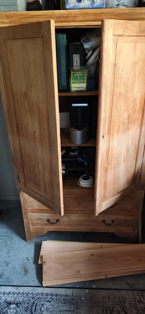 Kast teakhout.   GERESERVEERD!